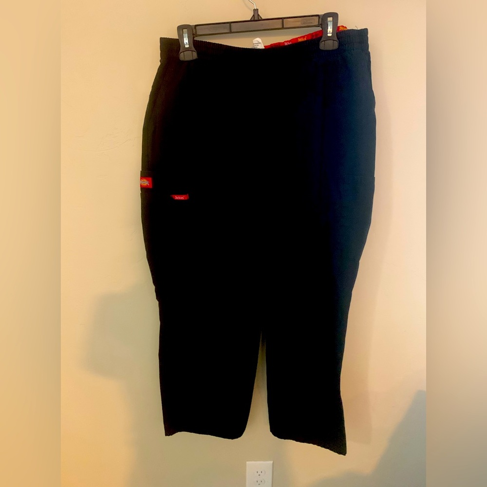Women’s X-Large Petite Dickies black scrub pants.